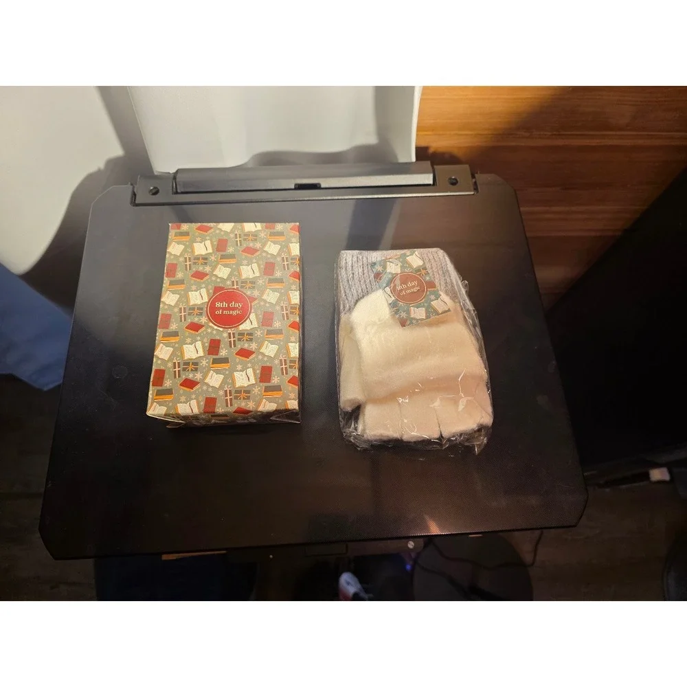 Owlcrate‎ Quicksilver Advent mittens